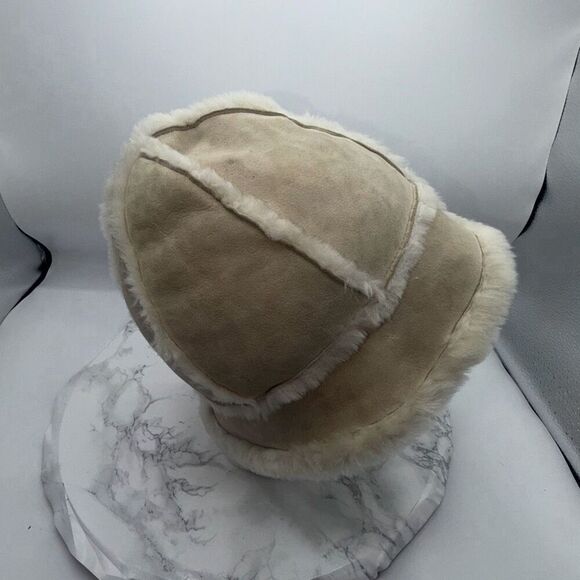 UGG AUSTRALIA Beige Shearling Sheepskin Bucket Hat main image 10